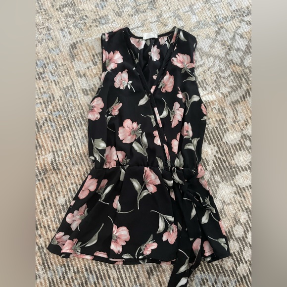 Floral tank - Picture 1 of 2